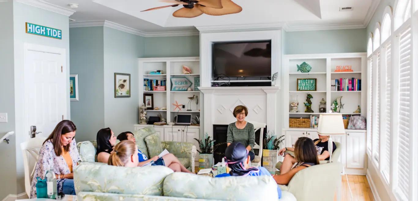 Women gathered together at a HOPEmatch retreat.